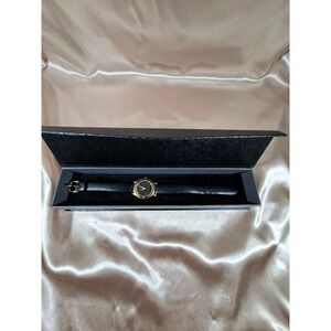 Gucci 30002.L Vintage Ladies Wristwatch Gold Plated Black Dial Roman Numerals